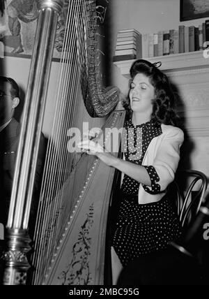 Porträt von Adele Girard, türkische Botschaft, Washington, D.C., 1930. Stockfoto