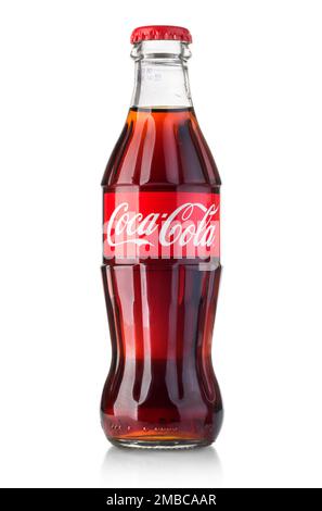Chisinau, Moldawien - 28. august 2016: Klassische Flasche Coca-Cola isoliert auf Weiß Stockfoto