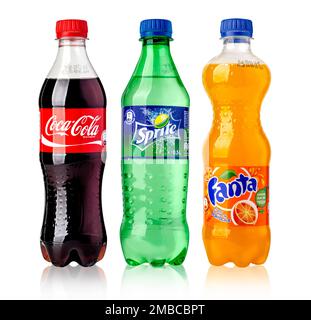 CHISINAU, MOLDAU- November14, 2015: Coca-Cola-, Fanta- und Sprite-Flaschen isoliert auf Weiß. Die drei von der Coca-Cola Company hergestellten Getränke Stockfoto