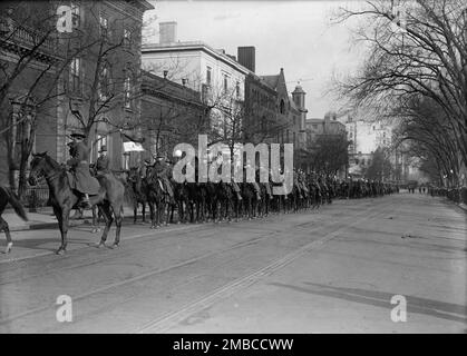 Beerdigung von Augustus Peabody Gardner, 1918. Rep. Aus Massachusetts, 1902-1917. Oberst Ag. O, während des Krieges. Als Major der Armee. Gardner starb an Lungenentzündung, als er in Macon, Georgia, im Dienst war. Er wurde auf dem Nationalfriedhof von Arlington begraben. Stockfoto