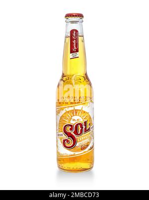 Anapa, Russland 04. September 2017: Flasche Sol Mexican Beer isoliert auf Weiß Stockfoto