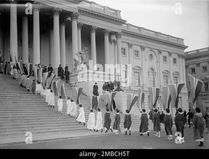 Frauenwahlrecht - im Capitol mit Banners, 1917. Stockfoto