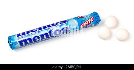 Anapa, Russland - 10. Dezember 2022. Mentos Chevy Mints, kauende Dragees, die die Vorteile von minziger Frische mit einem angenehmen Kauen bieten. Mentos ist PR Stockfoto