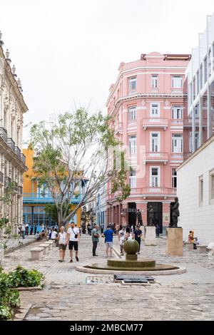 Straßenszene in Mercaderes, Habana Vieja, Havanna, Kuba Stockfoto