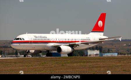 Chisinau, Moldawien - 19. august 2014 Meridiana Airbus A320-232 startet am Chisinau International Airport Stockfoto