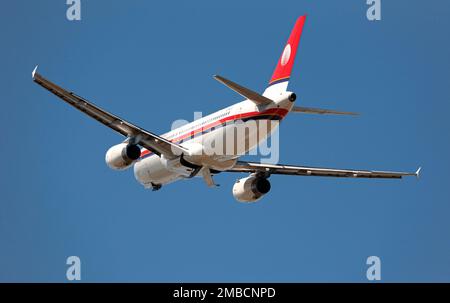 Chisinau, Moldawien - 19. august 2014 Meridiana Airbus A320-232 startet am Chisinau International Airport Stockfoto