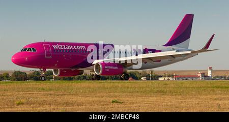 Chisinau, Moldawien - 19. august 2014:Wizzair Airbus A320-232 startet am Chisinau International Airport Stockfoto