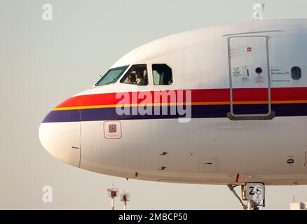 Chisinau, Moldawien - 19. august 2014 Meridiana Airbus A320-232 startet am Chisinau International Airport Stockfoto