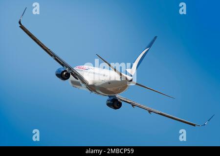 CHISINAU, MOLDAWIEN - AUGUST18: Die türkische Anadolu Jet Boeing 737-700 startet am 18. August 2014 in Chisinau, Moldawien. Stockfoto