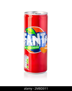 Chisinau, Moldawien - 26. April 2020 : Fanta kann auf weißem Hintergrund isoliert werden, mit Beschneidungspfad Stockfoto