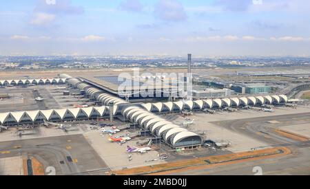 Luftblick über den Flughafen Suvarnabhumi, Blick vom Hochwinkel des Flughafens Suvarnabhumi bangkok. Stockfoto