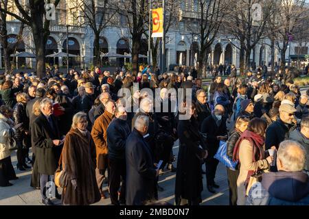 Teatro Donizetti, Bergamo, Italien, 20. Januar 2023, Die Menge vor dem Theater während Bergamo Brescia, italienische Kulturhauptstadt 2023 - Institutionelle Eröffnung - News Credit: Live Media Publishing Group/Alamy Live News Stockfoto