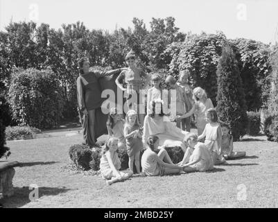 Elizabeth Duncan Tänzer und Kinder, Porträtfoto, 1941. Stockfoto