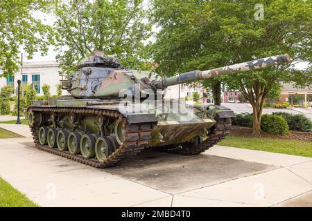 Tifton, Georgia, USA - 17. April 2022: M48 Tank auf der Tifton Veterans Memorial Plaza Stockfoto