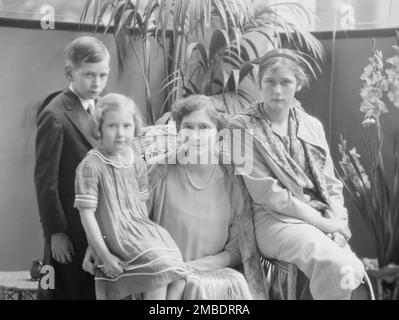 McCormick, Medill, Familie, Porträtfoto, 1927. Mai 8. Stockfoto