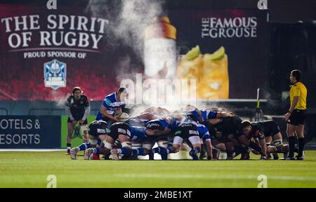 Allgemeiner Überblick über einen Scrum während des EPCR Challenge Cup-Spiels im Scotstoun Stadium, Glasgow. Foto: Freitag, 20. Januar 2023. Stockfoto