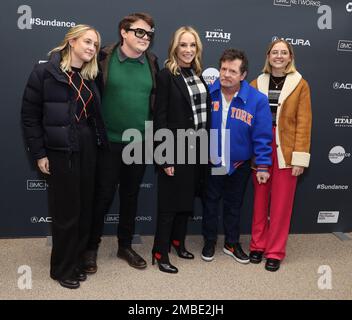 Utah, USA. 20. Januar 2023. Sam Michael Fox, Tracy Pollan, Michael J. Fox, Schuyler Frances Fox und Aquinnah Kathleen Fox kommen anlässlich der Premiere „STILL: A Michael J. Fox Movie“ anlässlich des Sundance Film Festivals 2023 im Eccles Center Theatre am 20. Januar 2023 in Park City, Utah. © JPA / AFF-USA.com Kredit: AFF/Alamy Live News Stockfoto