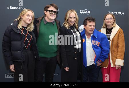 Utah, USA. 20. Januar 2023. Sam Michael Fox, Tracy Pollan, Michael J. Fox, Schuyler Frances Fox und Aquinnah Kathleen Fox kommen anlässlich der Premiere „STILL: A Michael J. Fox Movie“ anlässlich des Sundance Film Festivals 2023 im Eccles Center Theatre am 20. Januar 2023 in Park City, Utah. © JPA / AFF-USA.com Kredit: AFF/Alamy Live News Stockfoto