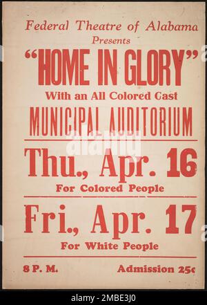 Heim in Ruhm, Birmingham, AL, 1936. "Federal Theatre of Alabama präsentiert - "Home in Glory" - mit einer vollfarbigen Besetzung - Municipal Auditorium - Donnerstag, 16. April für farbige - Freitag, 17. April für Weiße". Poster für rassistisch getrennte Darbietungen eines Stücks mit afroamerikanischen Künstlern. Das Federal Theatre Project, das von den USA ins Leben gerufen wurde Works Progress Administration im Jahr 1935 wurde entwickelt, um die Fähigkeiten von Theaterarbeitern zu erhalten und weiterzuentwickeln, sie mit öffentlicher Unterstützung wieder zu beschäftigen und um das Theater Tausenden in den Vereinigten Staaten zu bringen, die noch nie ein Theaterstück gesehen hatten Stockfoto