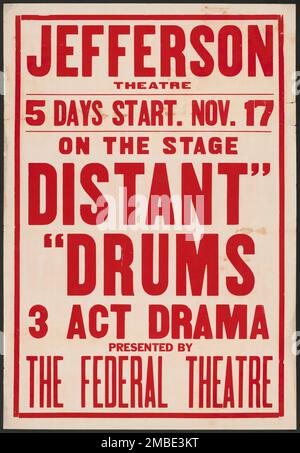 Entfernte Drums, Birmingham, Alabama, 1936. "Jefferson Theatre... auf der Bühne - "Ferndrums" - 3 Act Drama". Das Federal Theatre Project, das von den USA ins Leben gerufen wurde Works Progress Administration im Jahr 1935 wurde entwickelt, um die Fähigkeiten von Theaterarbeitern zu erhalten und weiterzuentwickeln, sie mit öffentlicher Unterstützung wieder zu beschäftigen und um das Theater Tausenden in den Vereinigten Staaten zu bringen, die noch nie zuvor Live-Theateraufführungen gesehen hatten. Stockfoto