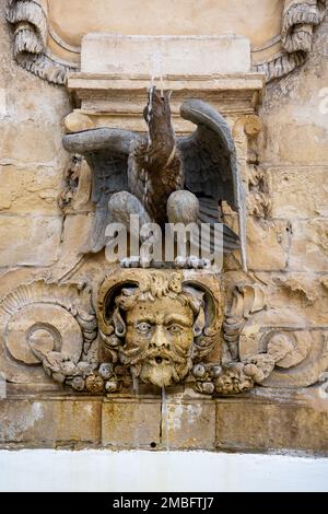 Brunnen mit Skulpturen am Palastplatz in Valletta. Malta Stockfoto