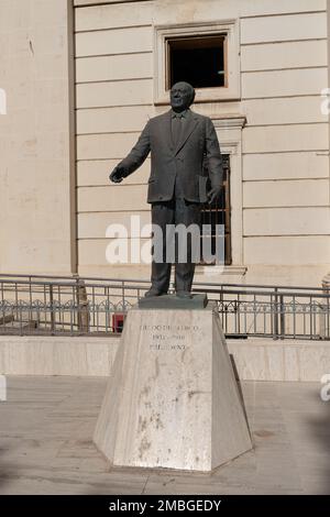 Valetta, Malta - 3. November 2022: Statue des ehemaligen Präsidenten Guido de Marco. 1999 wurde er sechster Präsident des Landes. Stockfoto