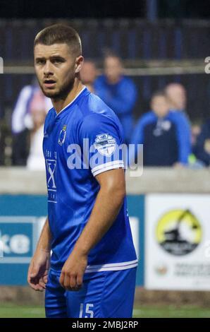 Stangmore Park, Dungannon, County Tyrone, Nordirland, Großbritannien. 02. September 2022. Danske Bank Premiership – Dungannon Swifts / Coleraine. Dungannon Swifts-Spieler Ben Gallagher (15) in Aktion während des Spiels der Danske Bank Irish League. Stockfoto