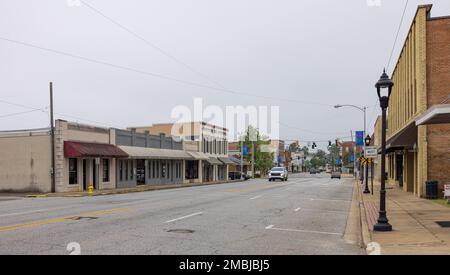 Kairo, Georgia, USA - 16. April 2022: Der Geschäftsbezirk an der Broad Street Stockfoto