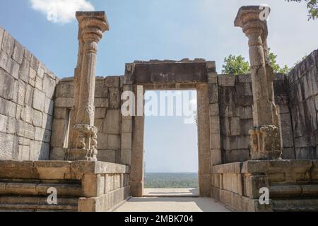 Der Felsenfestungskomplex von Yapahuwa befindet sich in der nordwestlichen Provinz Sri Lanka. Stockfoto