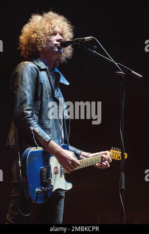 Madrid, Spanien. 20. Januar 2023. Der Sänger Ovidi Tormo der Gruppe Los Zigarros tritt auf der Bühne des Inverfests 2023 im WizCenter in Madrid auf. Kredit: SOPA Images Limited/Alamy Live News Stockfoto