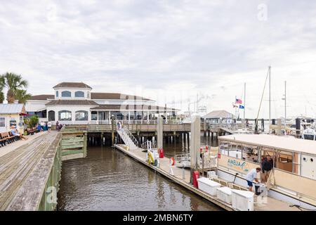 Fernandina, Florida, USA - 16. April 2022: Die Anchorage am Ufer des Amelia River Stockfoto