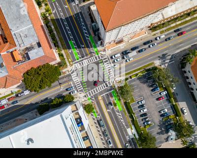 Grüne, bemalte Radwege in der Stadt Sarasota FL, USA Stockfoto