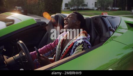 VERÖFFENTLICHUNGSDATUM: 13. Januar 2023. TITEL: Argentinien, 1985. STUDIO: New Line Cinema. DIREKTOR: Calmatic. PLOT: Eine VIP-Eintrittskarte für das heißeste Event des Jahres: House Party, den Remix zum beliebten Klassiker der 90s Jahre. TOSIN COLE als Damon. (Kreditbild: © New Line Cinema/Entertainment Pictures/ZUMAPRESS.com) NUR REDAKTIONELLE VERWENDUNG! Nicht für den kommerziellen GEBRAUCH! Stockfoto