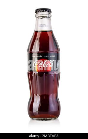 Chisinau, Moldawien - 26. April 2020: Klassische Flasche Coca-Cola isoliert auf weiß. Mit Clipping-Pfad Stockfoto