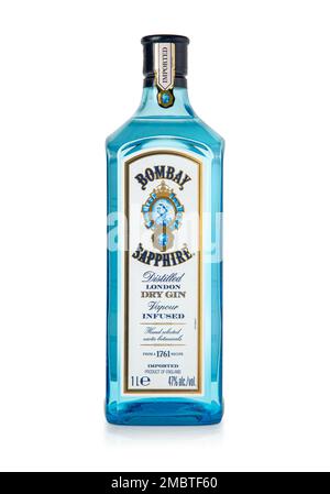 Chisinau, Moldau 02. März 2021: Bombay Sapphire Gin-Flasche auf weißem Hintergrund Stockfoto