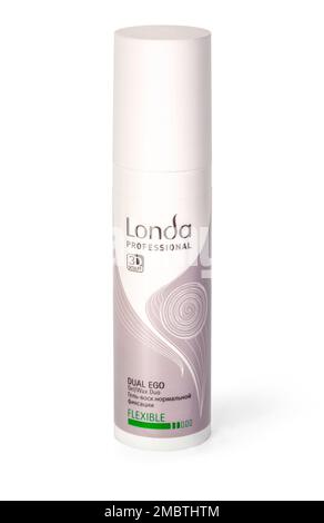 CHISINAU, MOLDAWIEN - März 06 2016: LONDA flexibles Haargel-Spray. Londacare Hair Rebuilder Intensive Maske, isoliert auf weißem Hintergrund Stockfoto