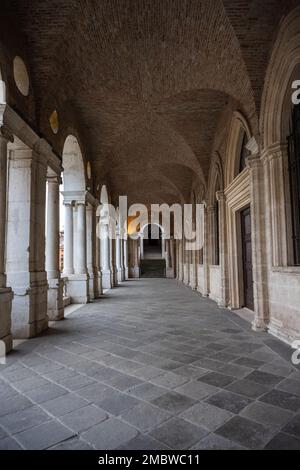 Basilica Palladiana oder Palazzo della Ragione im ersten Stock oder Loggia in Vicenza, Italien Stockfoto