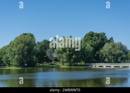 Peterhof, Holgin Island auf dem gleichnamigen Teich im Colonist Park Stockfoto