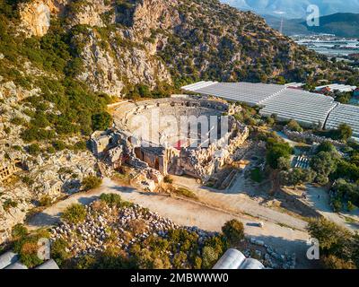 Ruinen der antiken Stadt Myra in Demre, Türkei Luftaufnahme von oben Foto von der Drohne. Stockfoto