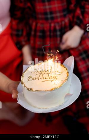 Das Thema des Familienurlaubs ist der Geburtstag eines 5-jährigen Kindes Stockfoto