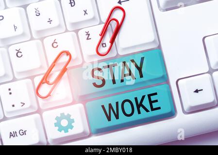 Textzeichen mit dem Hinweis „Stay Wake“ (wach bleiben). Unternehmensübersicht Bewusstsein für Ihre Umgebung und die Geschehnisse Halten Sie sich auf dem Laufenden Stockfoto