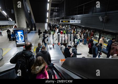 London - 02 27 2022: Canary Wharf U-Bahn-Station Stockfoto