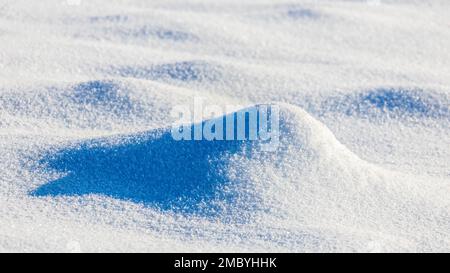 Hintergrund erzeugt von Kristallen verschneiter Natur. Stockfoto