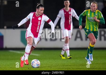 AMSTERDAM, NIEDERLANDE - JANUAR 20: Sherida Spitse von Ajax dribbelt während des Azerion Vrouwen Eredivisie-Spiels zwischen Ajax und ADO Den Haag im Sportcomplex De Toekomst am 20. Januar 2023 in Amsterdam, Niederlande (Foto von Rene Nijhuis/Orange Pictures). Credit: Orange Pics BV/Alamy Live News Stockfoto
