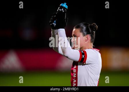 AMSTERDAM, NIEDERLANDE - JANUAR 20: Sherida Spitse von Ajax applaudiert während des Azerion Vrouwen Eredivisie-Spiels zwischen Ajax und ADO Den Haag im Sportcomplex De Toekomst am 20. Januar 2023 in Amsterdam, Niederlande (Foto von Rene Nijhuis/Orange Pictures). Guthaben: Orange Pics BV/Alamy Live News Stockfoto