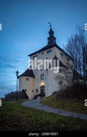 Das neue Schloss in Banska Stiavnica am Abend, Slowakei, Europa. Stockfoto