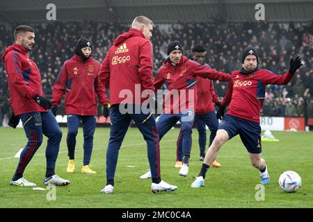 AMSTERDAM - Steven Berghuis in einem Duell mit Davy Klaassen während der öffentlichen Ausbildung von Ajax zur Vorbereitung des Klassikers gegen Feyenoord. ANP OLAF KRAAK niederlande raus - belgien raus Stockfoto