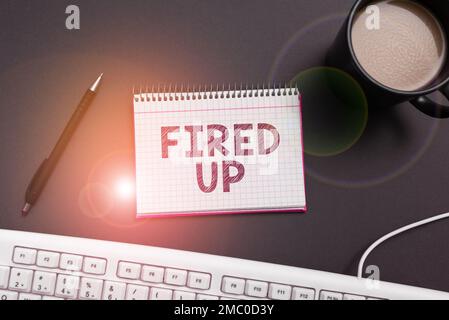 Inspiration mit Schild „Fired Up“. Business Showcase bedeutet, dass jemand motiviert und begeistert über die Veranstaltung ist Stockfoto