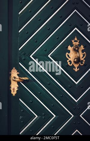 Tür der Industrie und Handelskammer von Lüneburg. Hochwertiges Foto Stockfoto