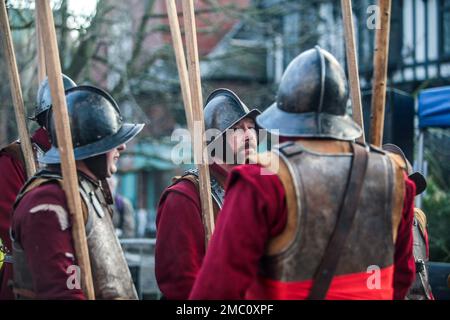 Nantwich Chesthire 21. Januar 2023 während des Englischen Bürgerkriegs fand der Kampf zwischen den Royalisten, den König Karl I. treuen Kavaliern, und den Parlamentariern, Cromwells Roundheads, Paul Quezada-Neiman/Alamy Live News, statt Stockfoto